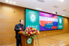 <b>正在手艺狂欢中需连结对人的、感情取创制力的</b>